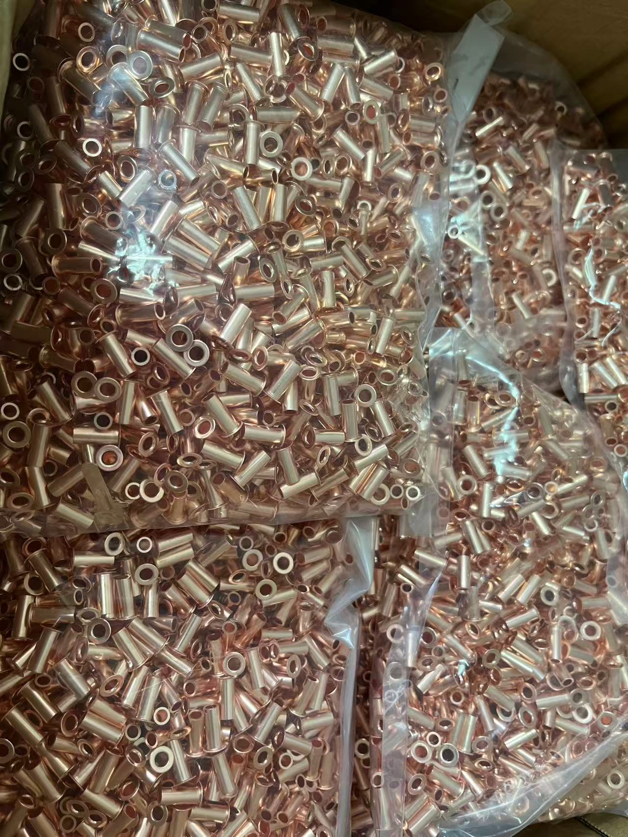 Nuote Metals verzendt koperen buisklinknagels DIN 7340 A naar Hongarije – kleine batch, volledige precisie