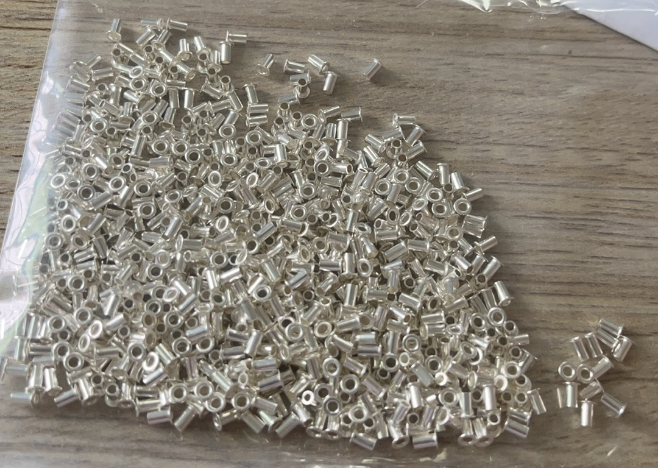 Nuote Metals stuurt monsters van verzilverde messing klinknagels van DIN 7340 A naar Maleisië voor testen door klanten Nuote Metals stuurt monsters van verzilverde messing klinknagels van DIN 7340 A naar Maleisië voor testen door klanten
